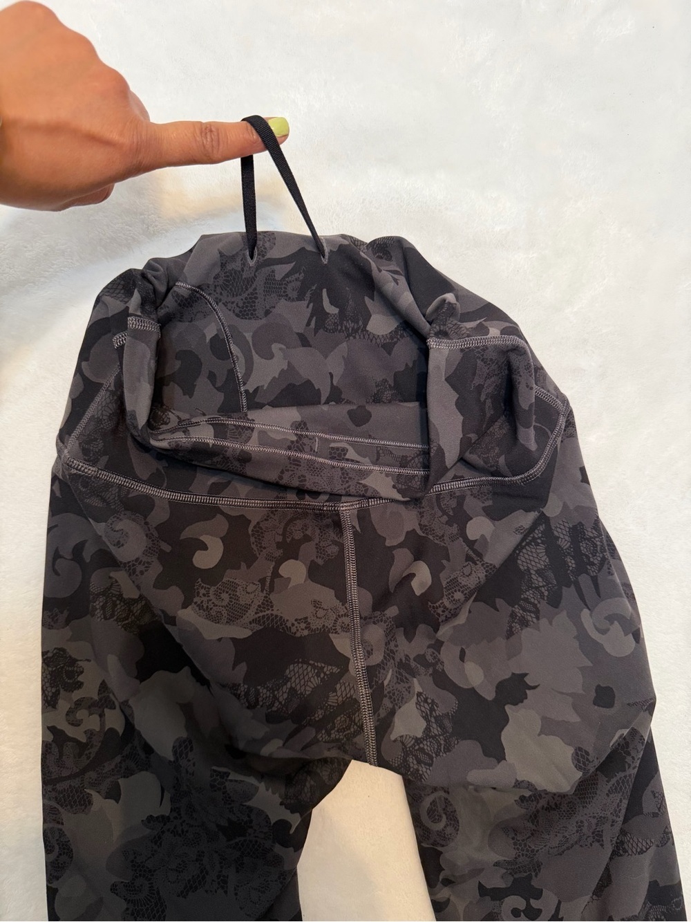 Lululemon Wunder Under High-Rise Tight 28" *Lace Camo - Size 6 - Picture 8 of 13